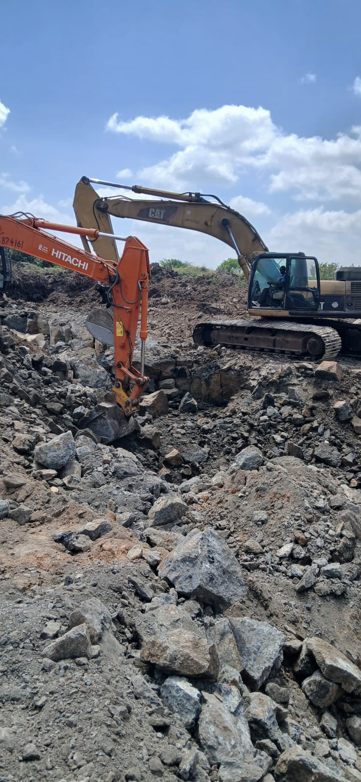 Excavator — image 1